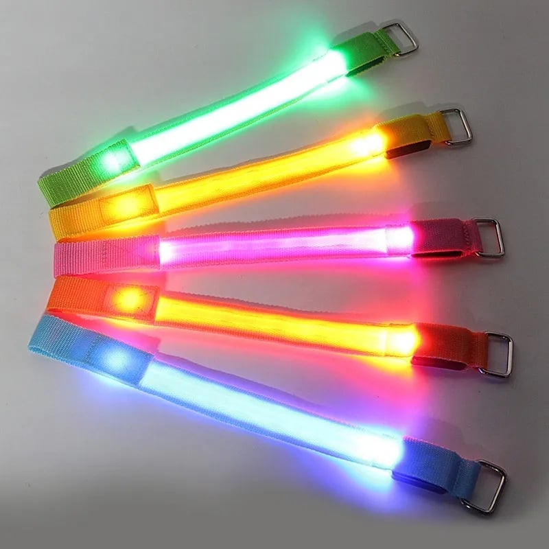 🐎 Sangles de jambe LED pour cheval – Lot de 4 | Feux de sécurité rechargeables pour l'équitation de nuit ✨