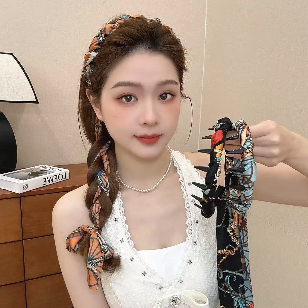 Nouveau bandeau en tissu – accessoire pour cheveux de style ethnique avec une chaîne tressée et un ruban ondulé
