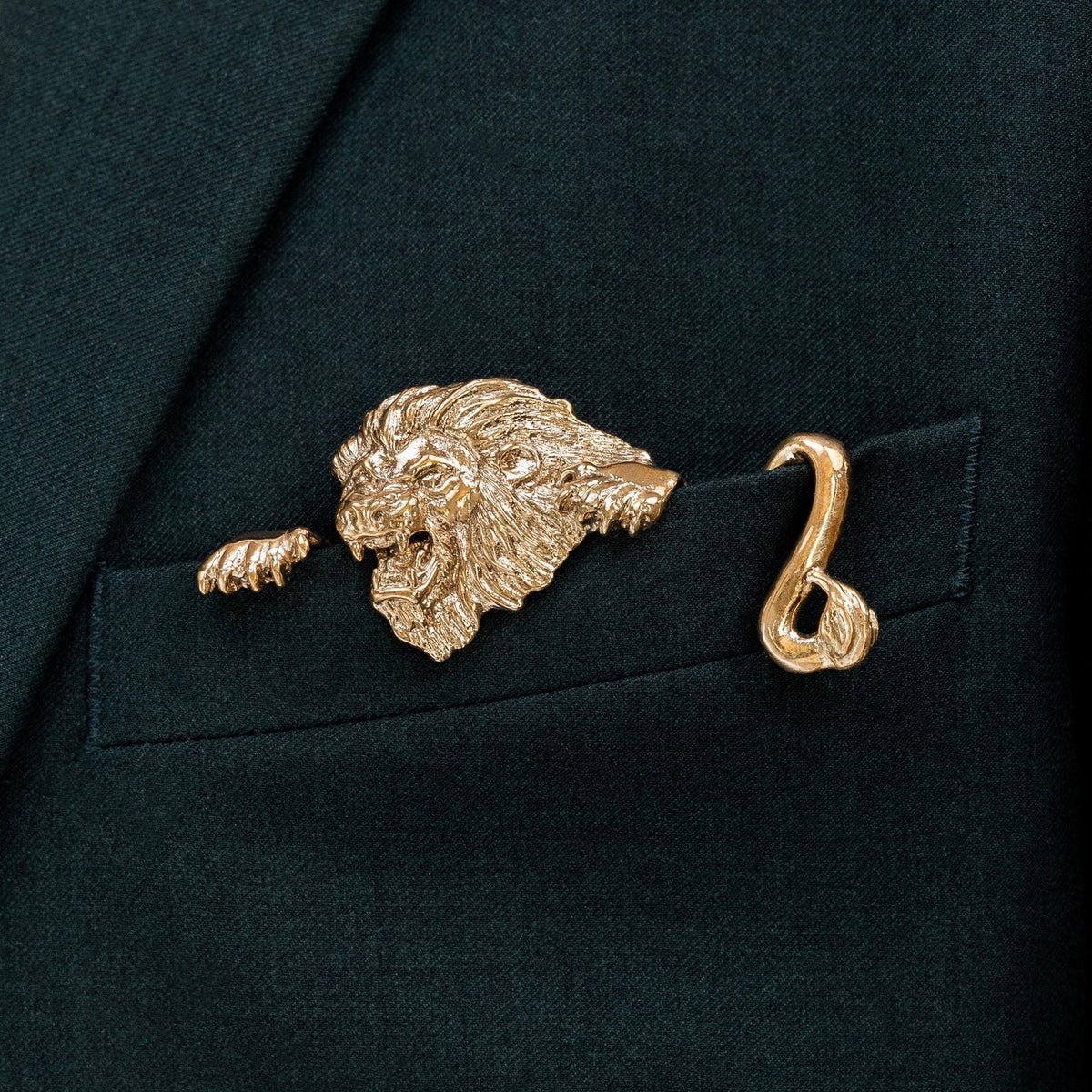 ✨ Broche animale sculptée de luxe – Un accessoire haut de gamme qui ne passe pas inaperçu, idéal pour les costumes et les blazers