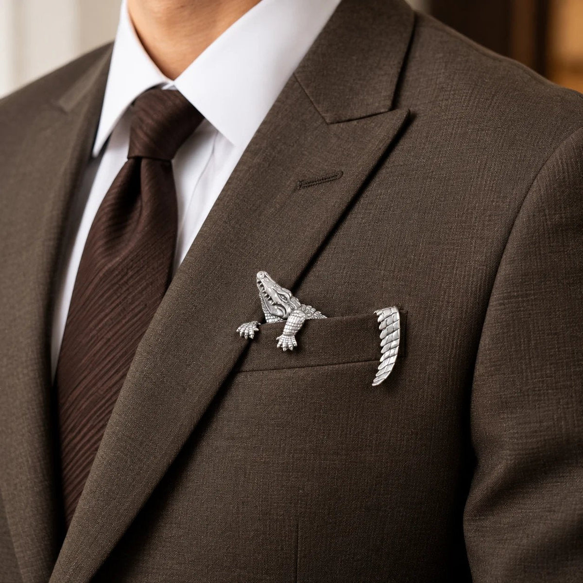 ✨ Broche animale sculptée de luxe – Un accessoire haut de gamme qui ne passe pas inaperçu, idéal pour les costumes et les blazers