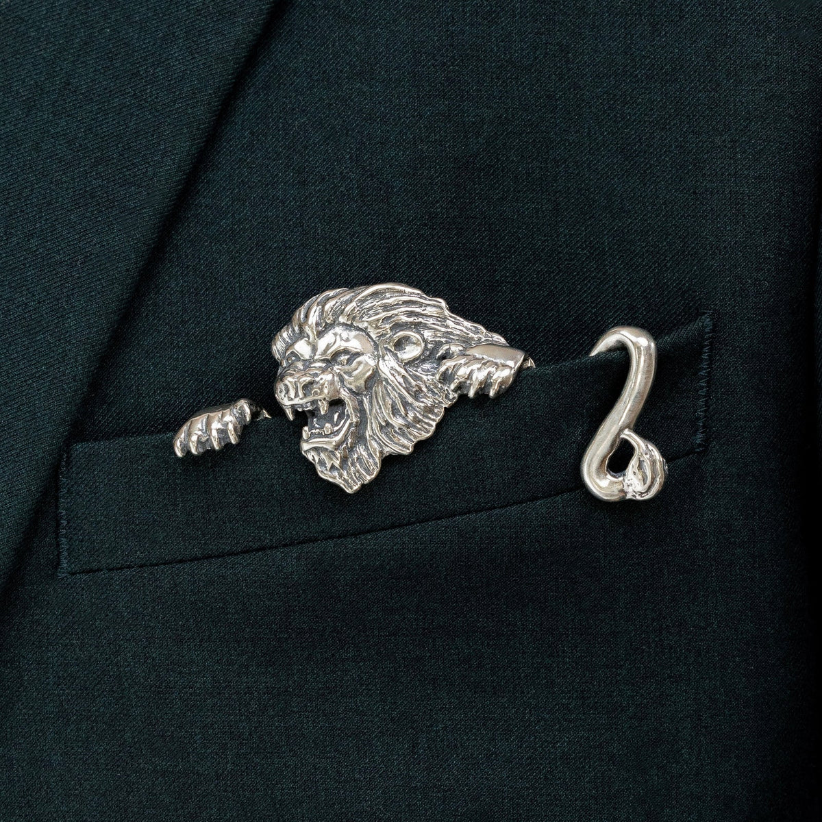 ✨ Broche animale sculptée de luxe – Un accessoire haut de gamme qui ne passe pas inaperçu, idéal pour les costumes et les blazers