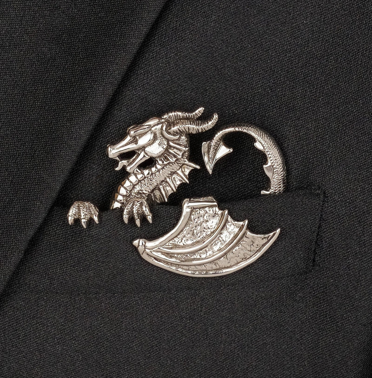 ✨ Broche animale sculptée de luxe – Un accessoire haut de gamme qui ne passe pas inaperçu, idéal pour les costumes et les blazers