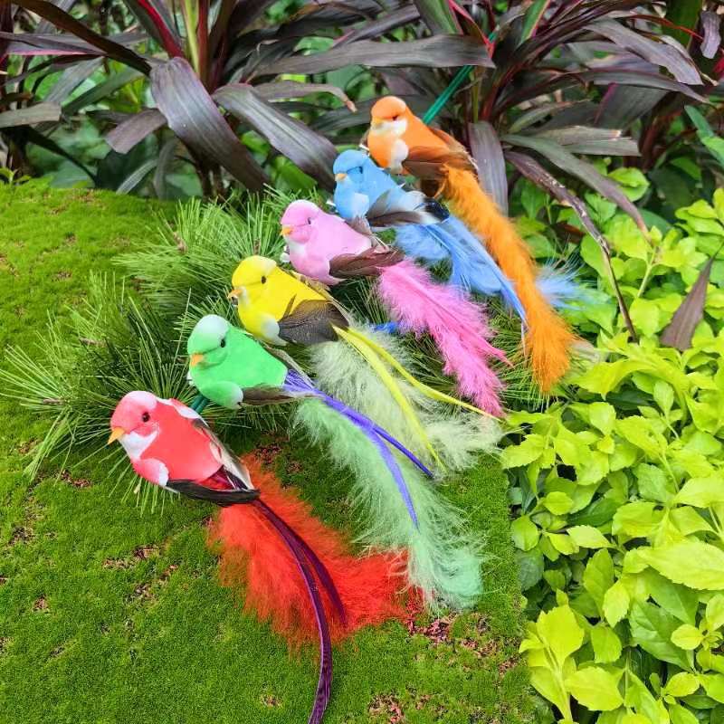 🐦 Oiseaux en plumes artificielles avec pince (12 pièces par paquet)
