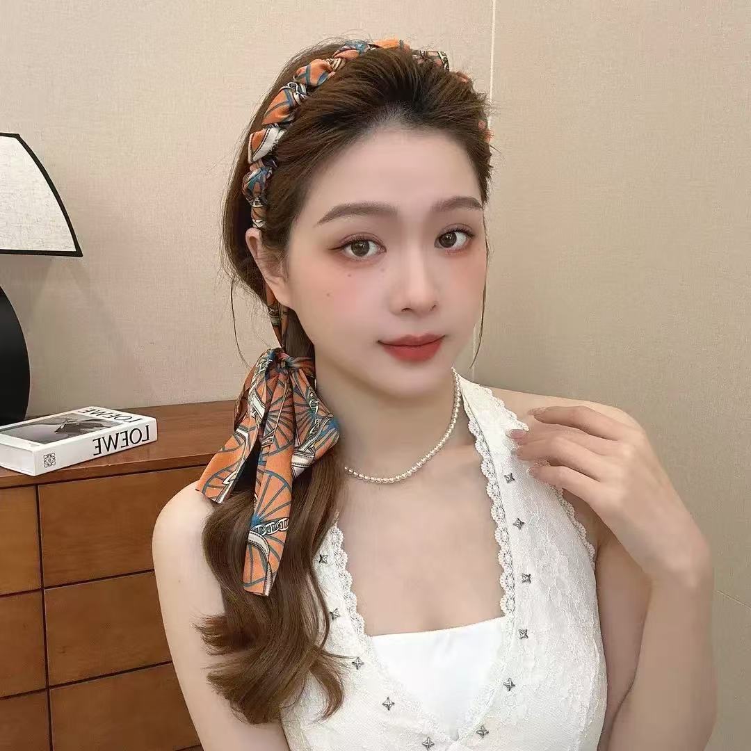 Nouveau bandeau en tissu – accessoire pour cheveux de style ethnique avec une chaîne tressée et un ruban ondulé