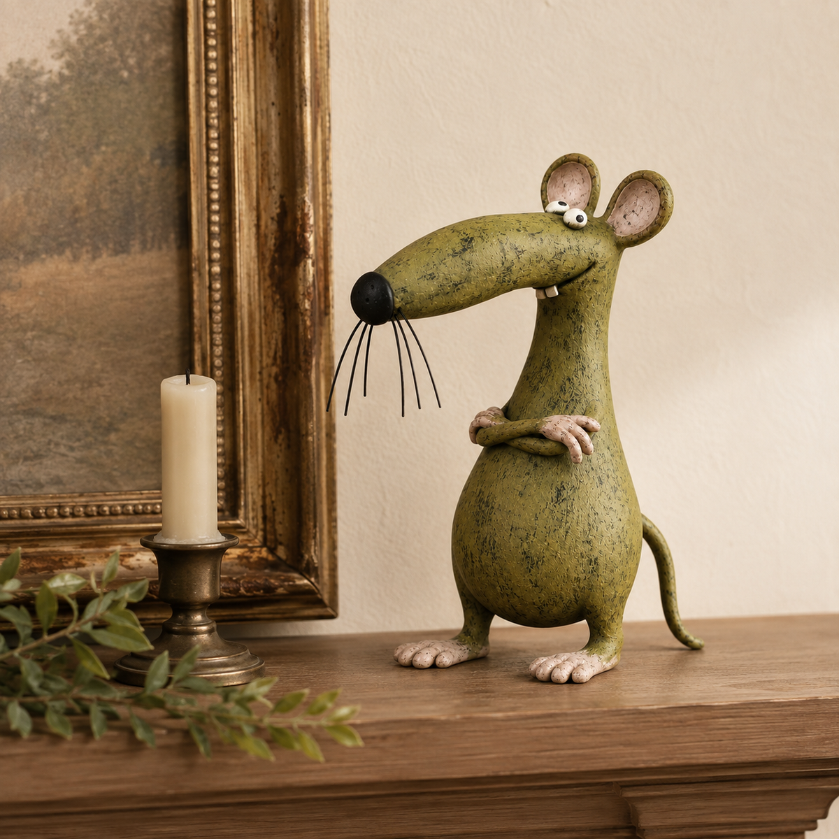 Figurine vintage fantaisiste représentant une souris et un chat