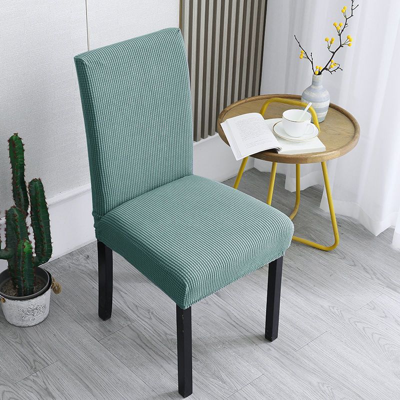 🪑Housses de chaise : redonnez instantanément un coup de jeune à une vieille chaise !