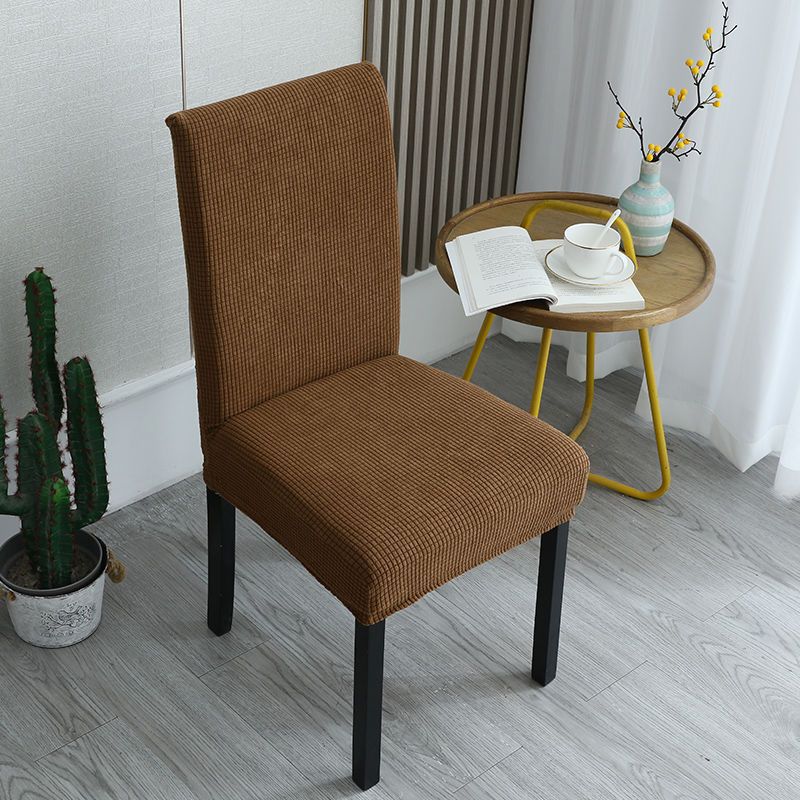 🪑Housses de chaise : redonnez instantanément un coup de jeune à une vieille chaise !