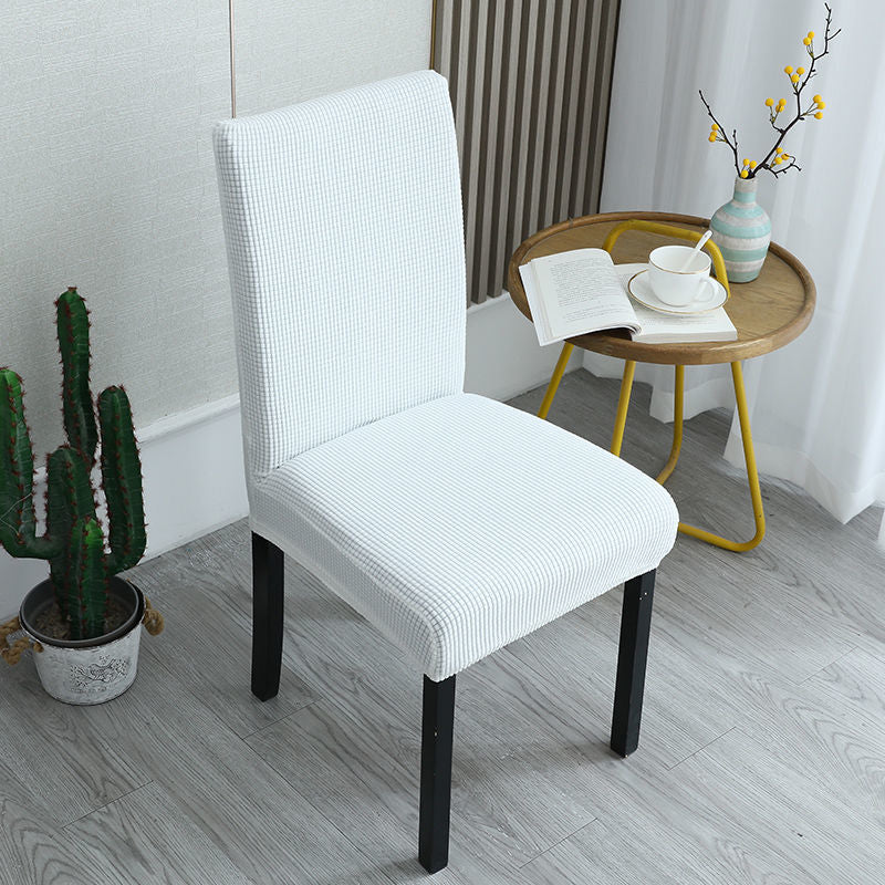 🪑Housses de chaise : redonnez instantanément un coup de jeune à une vieille chaise !