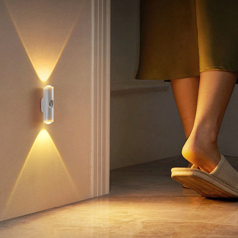 Veilleuse LED intelligente avec détecteur de mouvement, applique murale RGB à intensité variable et couleurs changeantes, éclairage d'ambiance magnétique adhésif rechargeable par USB avec effet dégradé pour chambre à coucher